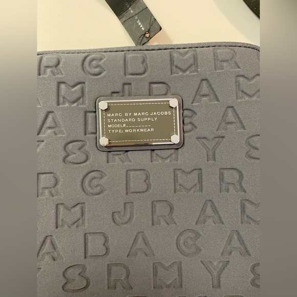 Marc Jacobs Tablet electronics Case bag in soft gray Dreamy Neoprene logo NWT - Picture 7 of 12